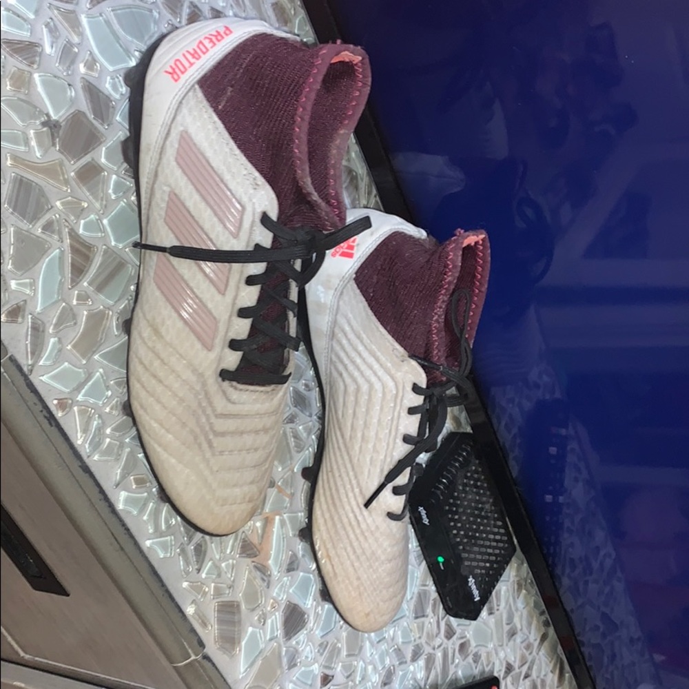 Women’s size 7 adidas predator soccer cleats.
